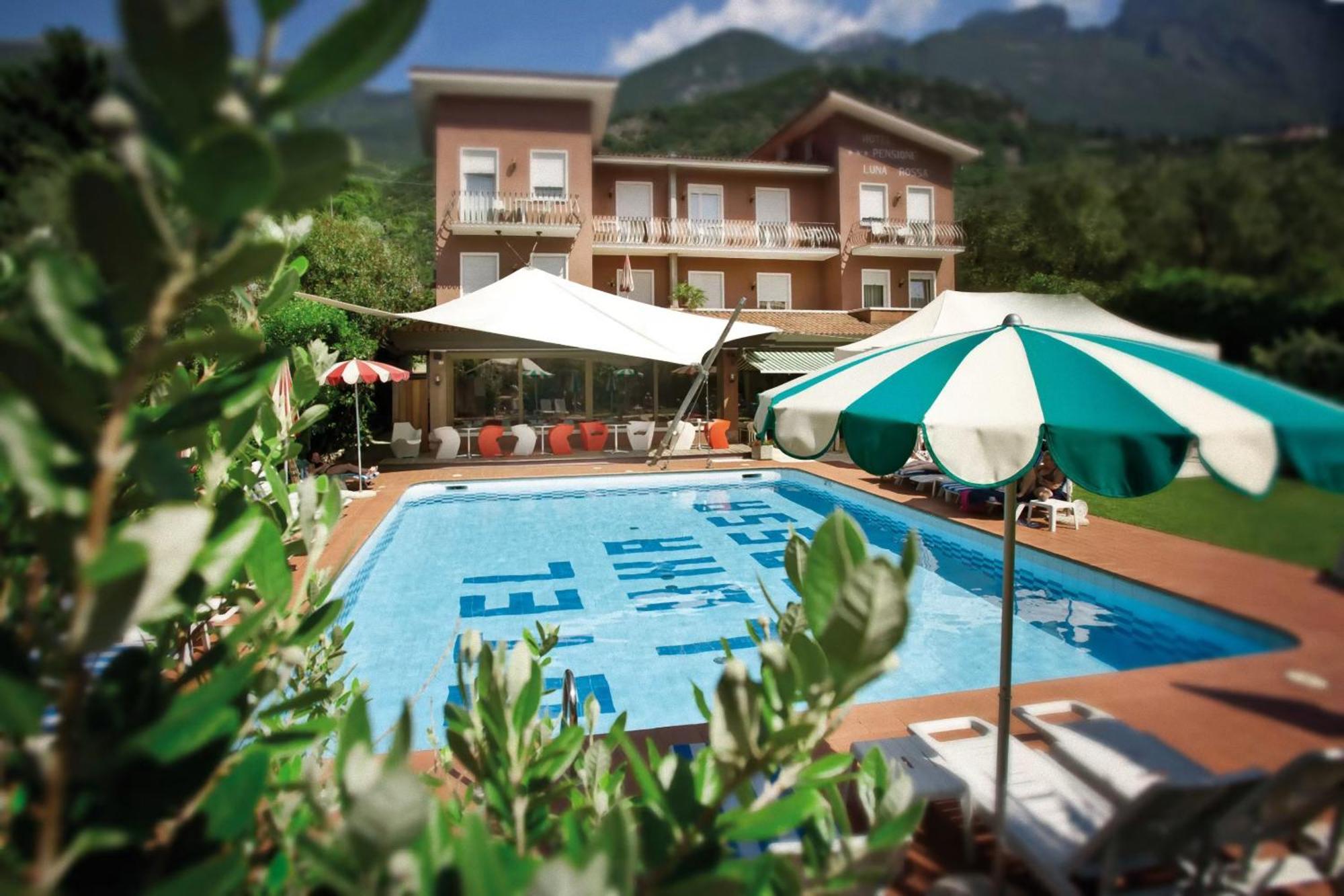 Hotel Luna Rossa (Adults Only) Malcesine Bagian luar foto