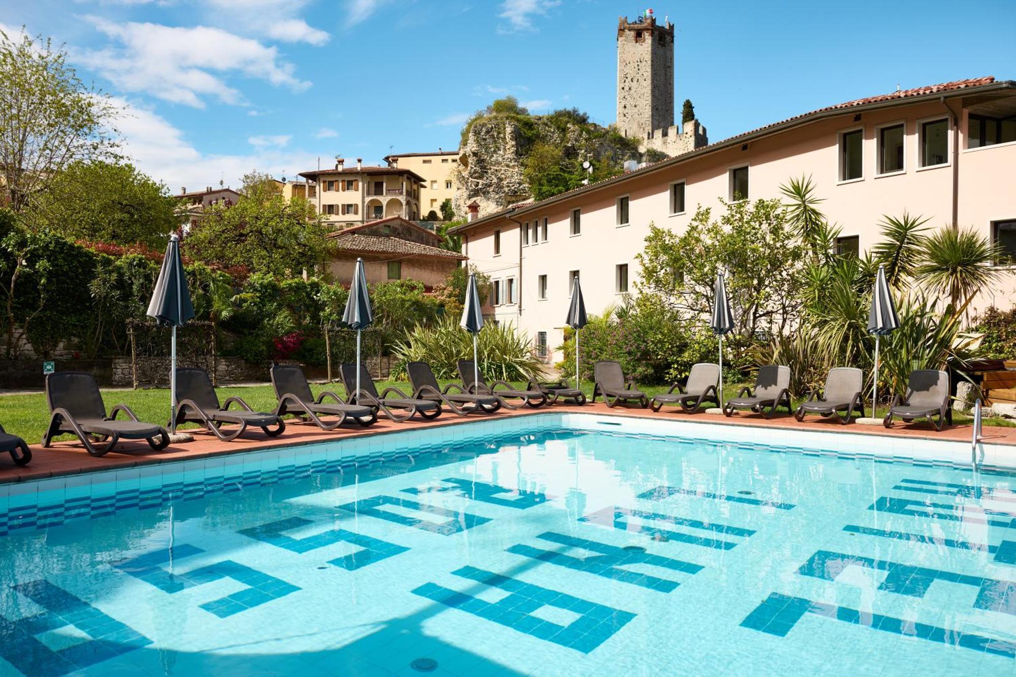 Hotel Luna Rossa (Adults Only) Malcesine Bagian luar foto