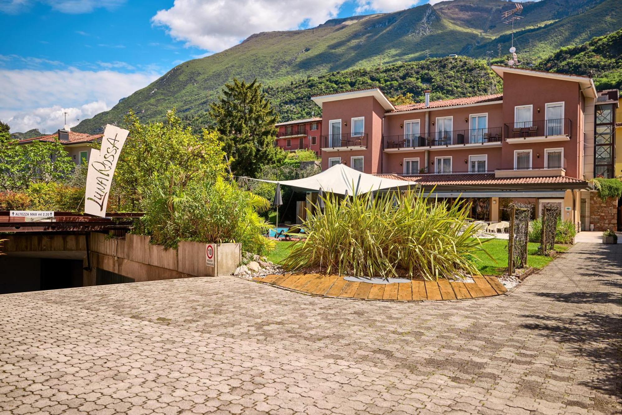Hotel Luna Rossa (Adults Only) Malcesine Bagian luar foto