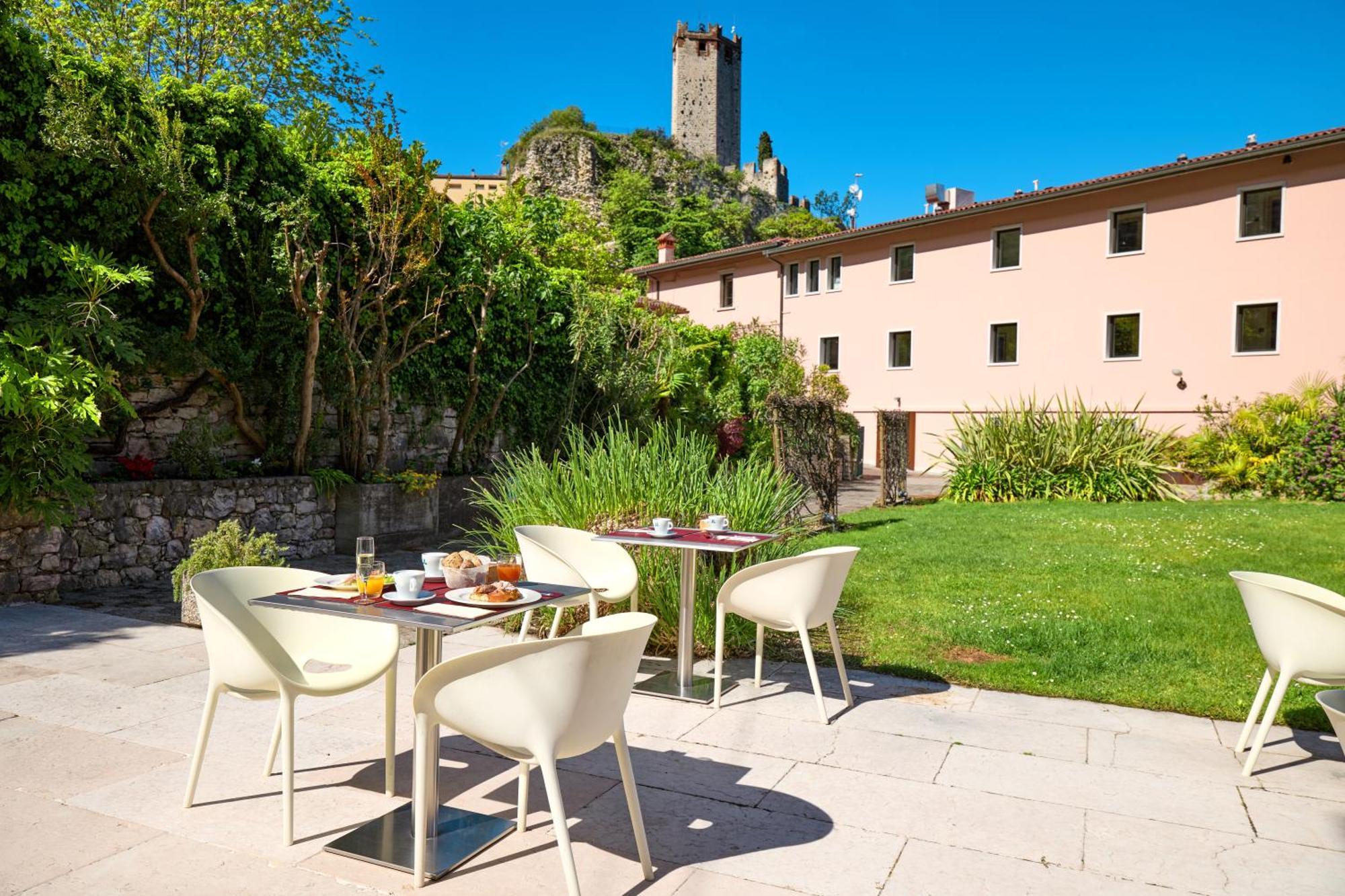 Hotel Luna Rossa (Adults Only) Malcesine Bagian luar foto