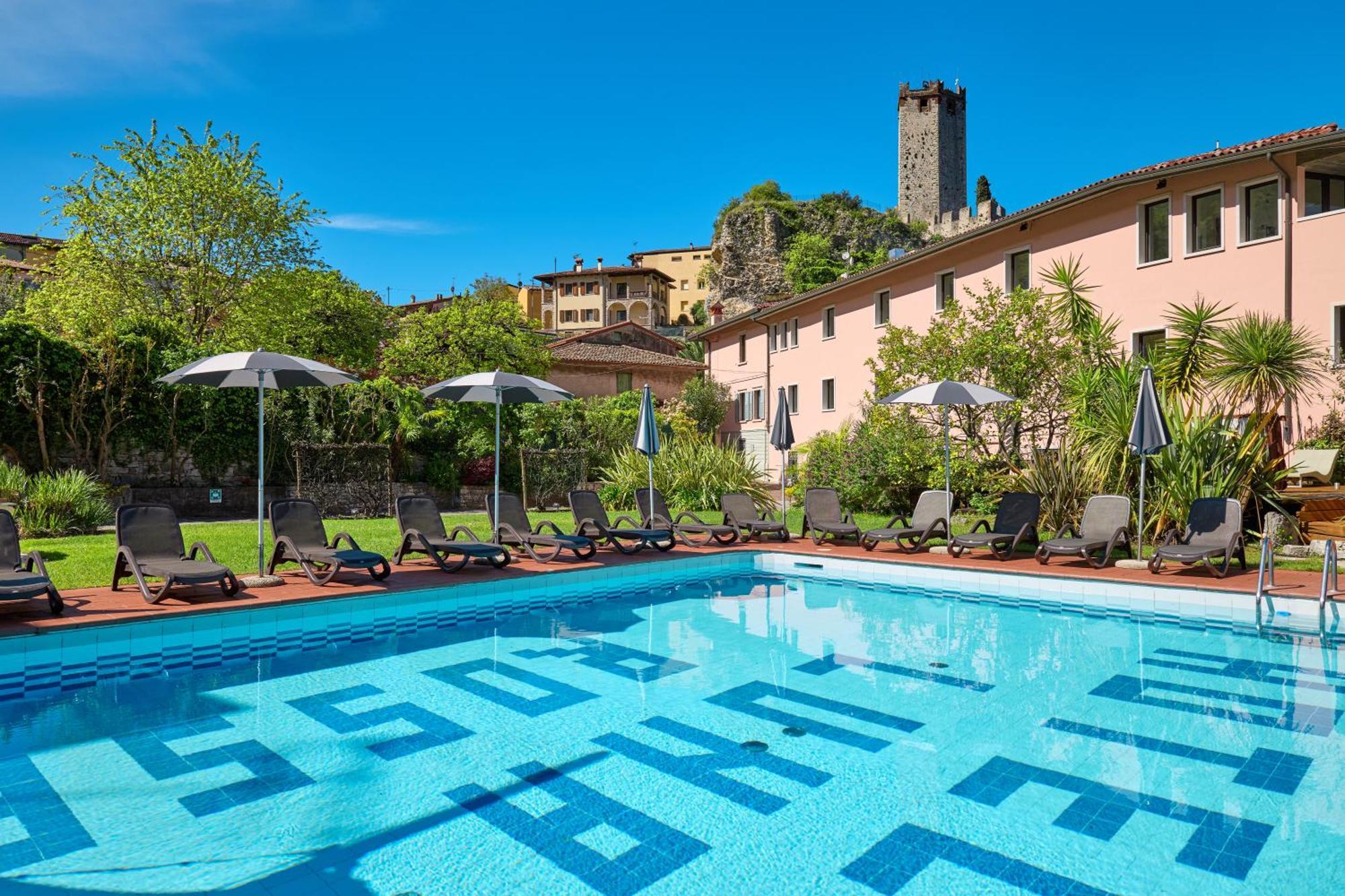 Hotel Luna Rossa (Adults Only) Malcesine Bagian luar foto